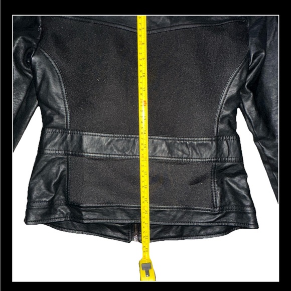 Marvel Women's Black Leather Jacket size medium - Picture 9 of 12